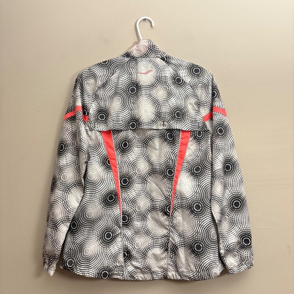 Saucony Black & White Circular Print Running Jacket w Coral Accents – Size Small - Picture 11 of 15